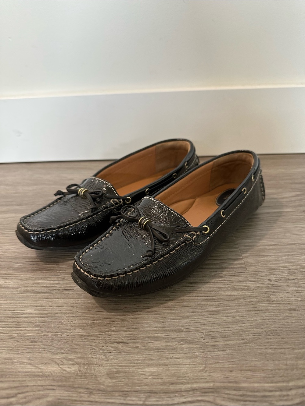 Clarks Artisan Black Leather Women's Loafers Size 7.5 M